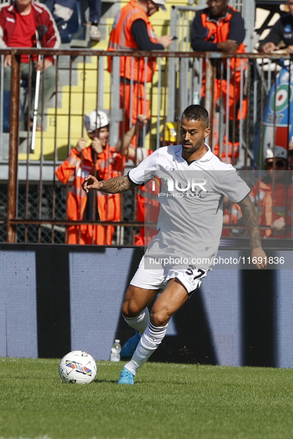 Napoli's Leonardo Spinazzola controls the ball during the Serie A soccer match between Empoli FC and SSC Napoli at Stadio Carlo Castellani i...