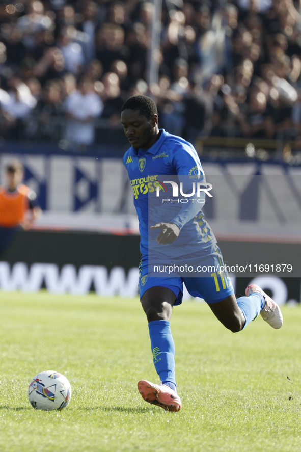 Emmanuel Gyasi of Empoli controls the ball during the Serie A soccer match between Empoli FC and SSC Napoli at Stadio Carlo Castellani in Em...