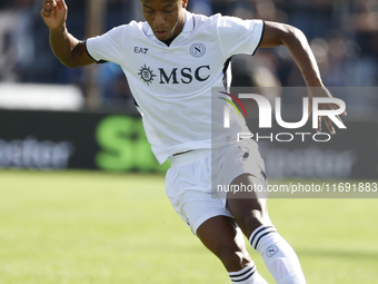 Napoli's David Neres controls the ball during the Serie A soccer match between Empoli FC and SSC Napoli at Stadio Carlo Castellani in Empoli...