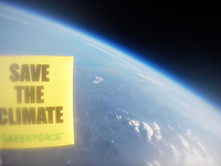 A weather balloon created by Greenpeace volunteers reached the stratosphere, reaching an altitude of 35,000 meters, to deliver a powerful me...