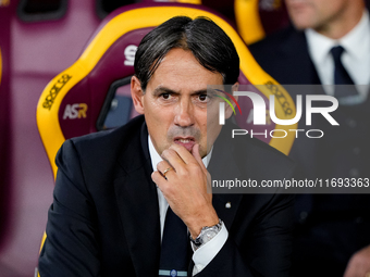 Simone Inzaghi head coach of FC Internazionale looks on during the Serie A Enilive match between AS Roma and FC Internazionale at Stadio Oli...