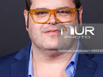 Josh Gad arrives at the Los Angeles Premiere of Netflix's 'Emilia Perez' held at The Egyptian Theatre Hollywood on October 21, 2024 in Holly...