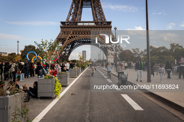 In Paris, France, on October 21, 2024, Paris City Hall definitively closes the Iena Bridge to car traffic. This emblematic bridge linking th...