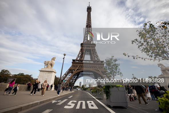 In Paris, France, on October 21, 2024, Paris City Hall definitively closes the Iena Bridge to car traffic. This emblematic bridge linking th...