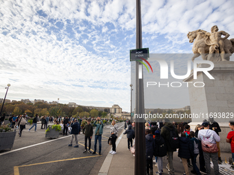 In Paris, France, on October 21, 2024, Paris City Hall definitively closes the Iena Bridge to car traffic. This emblematic bridge linking th...