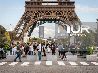 In Paris, France, on October 21, 2024, Paris City Hall definitively closes the Iena Bridge to car traffic. This emblematic bridge linking th...