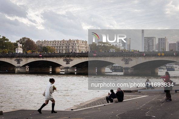 In Paris, France, on October 21, 2024, Paris City Hall definitively closes the Iena Bridge to car traffic. This emblematic bridge linking th...