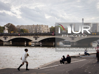 In Paris, France, on October 21, 2024, Paris City Hall definitively closes the Iena Bridge to car traffic. This emblematic bridge linking th...