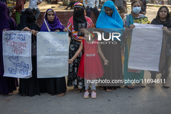 Protesters from the Domestic Workers' National Forum form a human chain at the Shaheed Minar in Dhaka, Bangladesh, on October 22, 2024, dema...