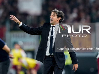 Simone Inzaghi head coach of FC Internazionale yells during the Serie A Enilive match between AS Roma and FC Internazionale at Stadio Olimpi...