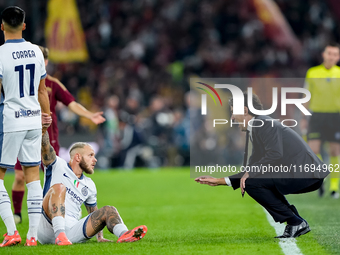 Simone Inzaghi head coach of FC Internazionale gives instructions to Federico Dimarco during the Serie A Enilive match between AS Roma and F...