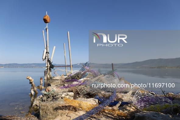 Huge quantities of tubular nets used for mussel farming and buoys employed in the fishing industry invade the sea and the coast around the l...