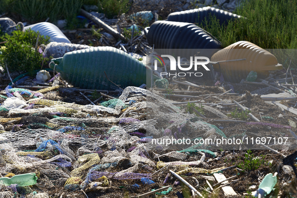 Huge quantities of tubular nets used for mussel farming and buoys employed in the fishing industry invade the sea and the coast around the l...