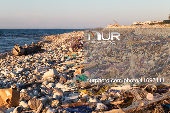 Huge quantities of tubular nets used for mussel farming and buoys employed in the fishing industry invade the sea and the coast around the l...