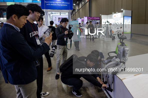 At the 'RobotWorld 2024' exhibition in KINTEX, Goyang, South Korea, on October 11, 2024, UNITREE showcases its high-performance quadruped ro...