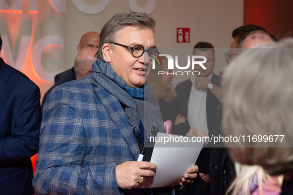 Hape Kerkeling, a German actor and writer, is greeted by his fans on the red carpet of the photocall for ''Total Normal - Hape Kerkeling'' a...