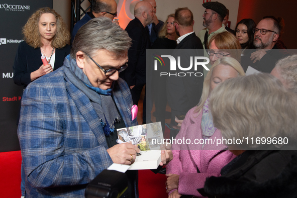 Hape Kerkeling, a German actor and writer, is greeted by his fans on the red carpet of the photocall for ''Total Normal - Hape Kerkeling'' a...