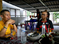 Rajtha Netsawang, Mayor of Thung Yang Dang District, Pattani, meets with the media to discuss the status of the situation. Special Forces, t...