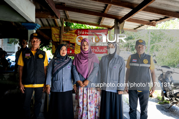 Members of the community, healthcare volunteers, and army officials meet with a local community in Pattani. Special Forces, the Black Army,...