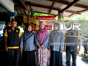 Members of the community, healthcare volunteers, and army officials meet with a local community in Pattani. Special Forces, the Black Army,...