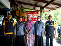 Members of the community, healthcare volunteers, and army officials meet with a local community in Pattani. Special Forces, the Black Army,...