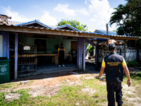 Apichat Wongsuwan, Community Head of Tung Yang District, Pattani, takes the media to the Leader's Residence to discuss the status of the sit...