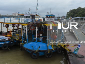 Workers tie a boat to a jetty as a precautionary measure against Cyclone Dana in Kolkata, India, on October 24, 2024. The Regional Meteorolo...