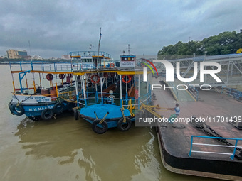 Workers tie a boat to a jetty as a precautionary measure against Cyclone Dana in Kolkata, India, on October 24, 2024. The Regional Meteorolo...