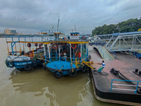 Workers tie a boat to a jetty as a precautionary measure against Cyclone Dana in Kolkata, India, on October 24, 2024. The Regional Meteorolo...