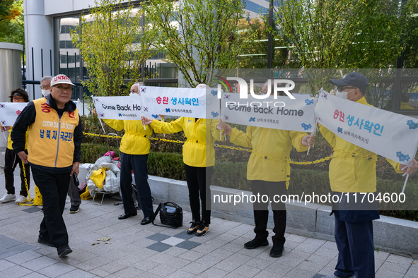 Choi Sung-ryong (left), the head of the National Association for Families of Abductees by North Korea, announces plans to launch leaflets to...