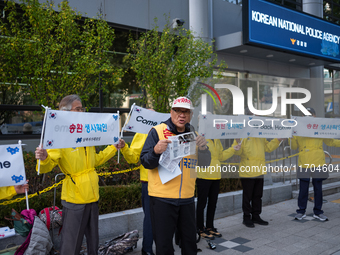 Choi Sung-ryong (center), the head of the National Association for Families of Abductees by North Korea, announces plans to launch leaflets...