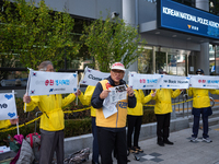 Choi Sung-ryong (center), the head of the National Association for Families of Abductees by North Korea, announces plans to launch leaflets...