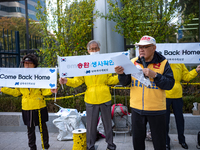 Choi Sung-ryong (right), the head of the National Association for Families of Abductees by North Korea, announces plans to launch leaflets t...