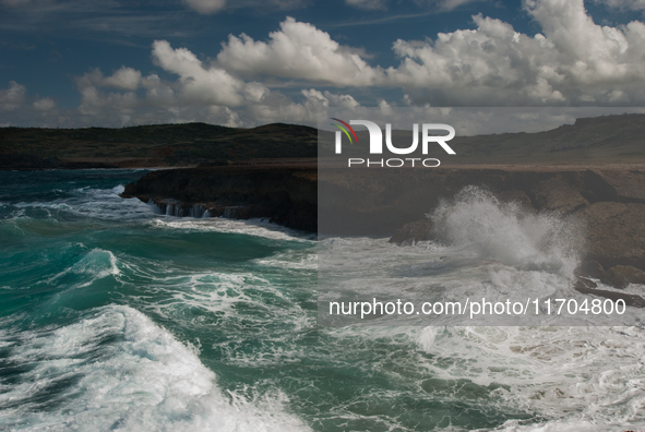 Andicuri Bay is a wide bay enclosed by coral-stone cliffs, some of which provide a little shade. Due to its perfect waves and stronger surf,...