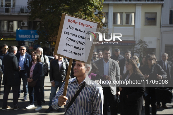 Lawyers protest in front of the Sofia Courthouse in Sofia, Bulgaria, on October 25, 2024, against the procedure for selecting a new Prosecut...