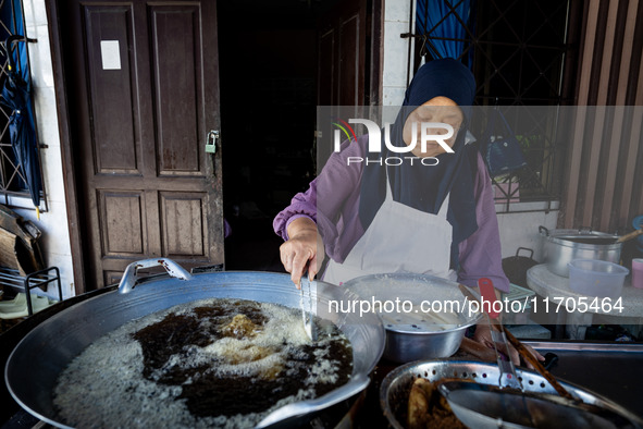 A street food vendor fries bananas in Tak Bai. Daily life in Tak Bai, Narathiwat, Thailand, on October 25, 2024. Tak Bai is the site of an i...