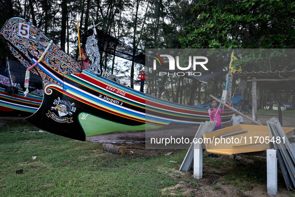 A longtail boat maker works on a new vessel at a park in Narathiwat. Daily life in Tak Bai, Narathiwat, Thailand, on October 25, 2024. Tak B...