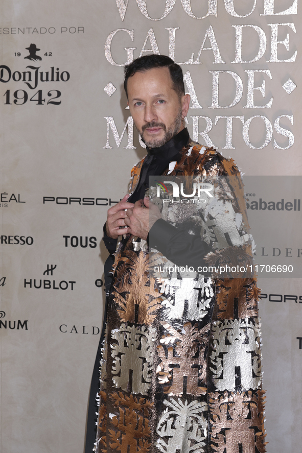 Oscar Madrazo attends the red carpet for the Vogue Dia de Muertos Gala at Palacio de Mineria in Mexico City, Mexico, on October 24, 2024. 