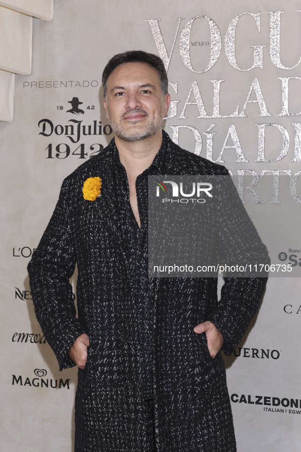 Alejandro de la Madrid attends the red carpet for the Vogue Dia de Muertos Gala at Palacio de Mineria in Mexico City, Mexico, on October 24,...