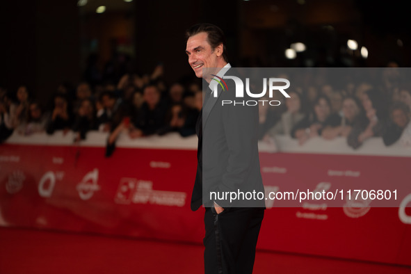 Fabrizio Gifuni attends the ''L'Amica Geniale. Storia Della Bambina Perduta'' red carpet during the 19th Rome Film Festival at Auditorium Pa...