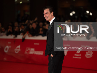 Fabrizio Gifuni attends the ''L'Amica Geniale. Storia Della Bambina Perduta'' red carpet during the 19th Rome Film Festival at Auditorium Pa...