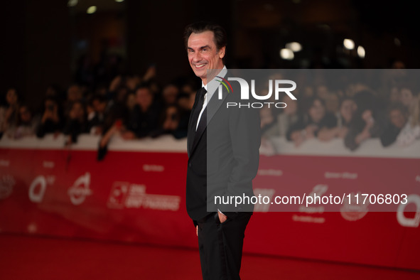 Fabrizio Gifuni attends the ''L'Amica Geniale. Storia Della Bambina Perduta'' red carpet during the 19th Rome Film Festival at Auditorium Pa...