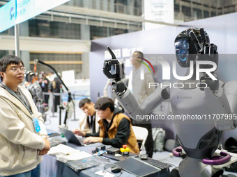 A robot demonstrates the dexterity of its fingers during the Qingdao International Invitational Tournament of the 2024 Asia-Pacific RoboCup...