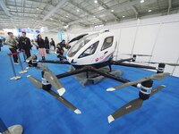 The audience visits the ''manned unmanned electric vertical takeoff and landing aircraft'' at the 2nd CATA Aviation Conference in Beijing, C...