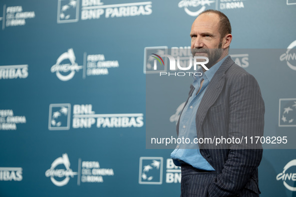 Ralph Fiennes attends the ''Conclave'' photocall during the 19th Rome Film Festival at Auditorium Parco Della Musica in Rome, Italy, on Octo...