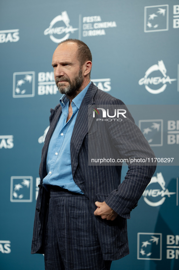 Ralph Fiennes attends the ''Conclave'' photocall during the 19th Rome Film Festival at Auditorium Parco Della Musica in Rome, Italy, on Octo...