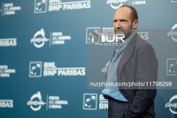 Ralph Fiennes attends the ''Conclave'' photocall during the 19th Rome Film Festival at Auditorium Parco Della Musica in Rome, Italy, on Octo...