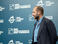 Ralph Fiennes attends the ''Conclave'' photocall during the 19th Rome Film Festival at Auditorium Parco Della Musica in Rome, Italy, on Octo...