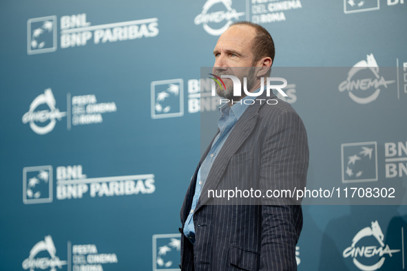 Ralph Fiennes attends the ''Conclave'' photocall during the 19th Rome Film Festival at Auditorium Parco Della Musica in Rome, Italy, on Octo...