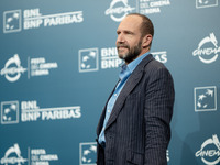 Ralph Fiennes attends the ''Conclave'' photocall during the 19th Rome Film Festival at Auditorium Parco Della Musica in Rome, Italy, on Octo...